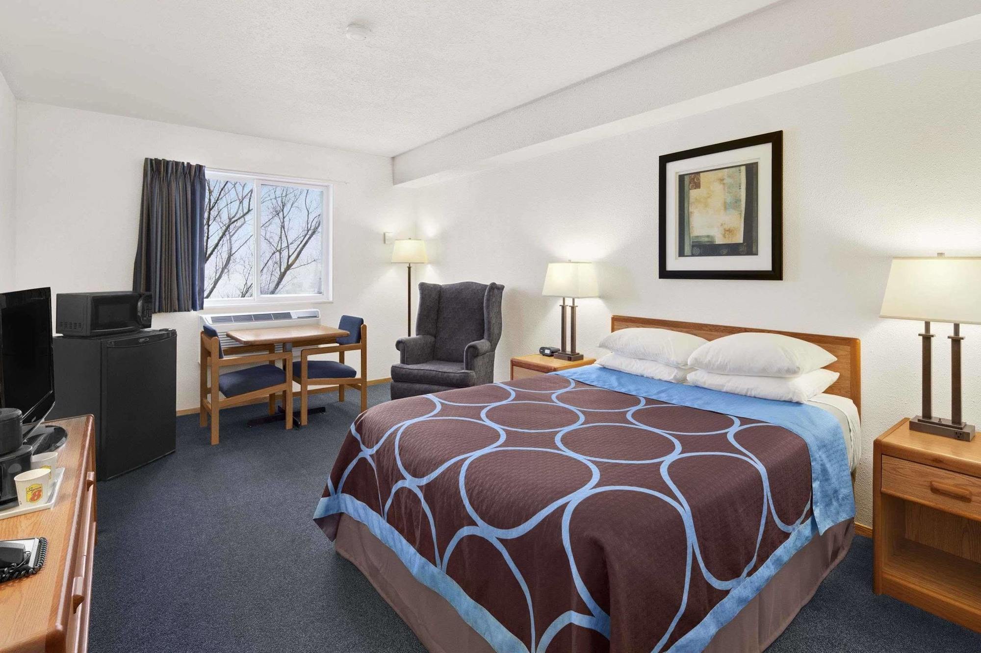 Super 8 By Wyndham Swift Current Otel Dış mekan fotoğraf